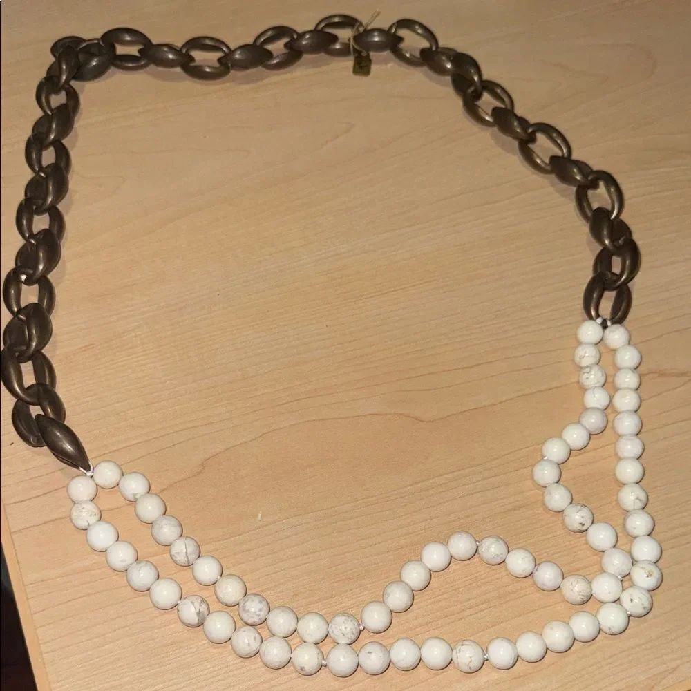VINTAGE White Beaded andβGold Link Chain Necklace Long Neck - LIKE NEW